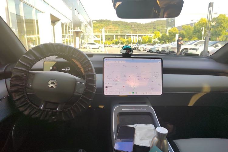 Used Nio ET5 2025 75 kWh Center Console