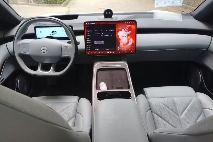 Used Nio ET5 2025 75 kWh Center Console