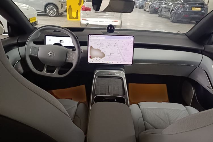 Used Nio ET5 2025 75 kWh Center Console
