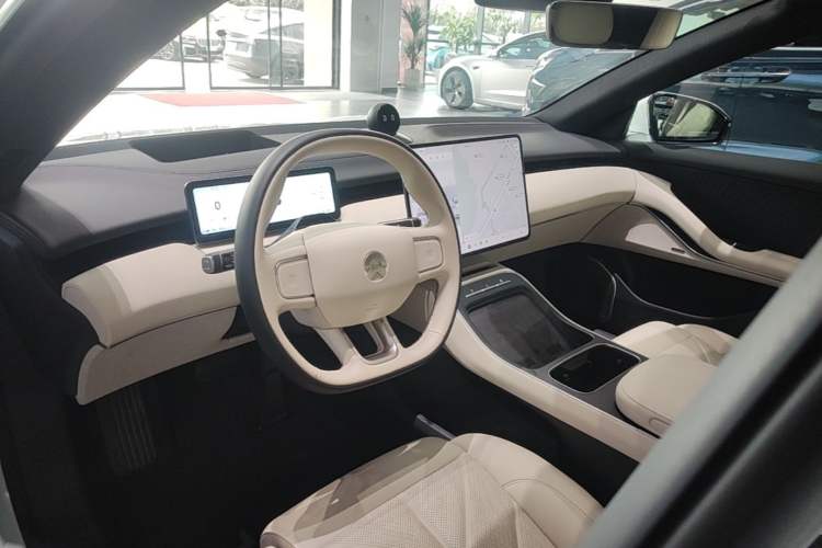 Used Nio ET5 2025 75 kWh Center Console
