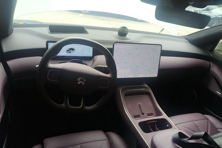 Used Nio ET5 2025 75 kWh Center Console