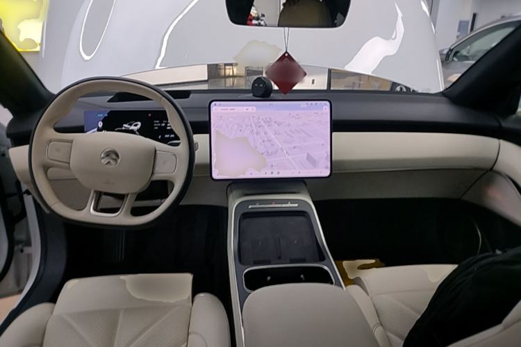 Used Nio ET5 2025 75 kWh Center Console