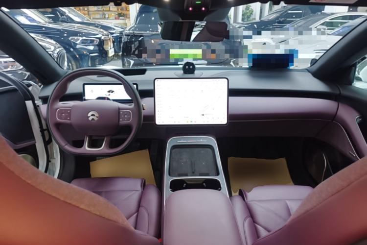 Used Nio ET5 2025 75 kWh Center Console