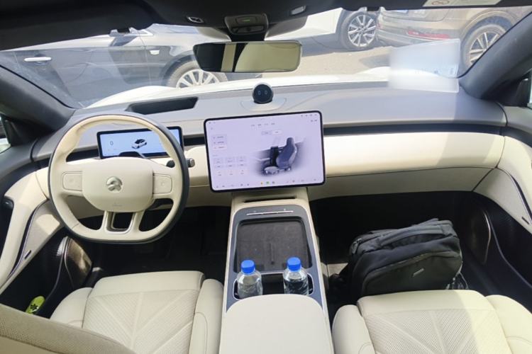 Used Nio ET5 2025 100 kWh Center Console