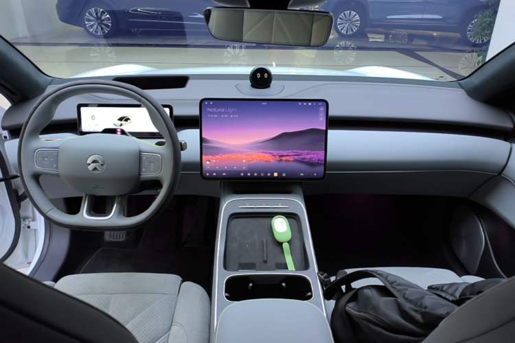 Used Nio ET5 2025 Model Champion Commemorative Edition, 75kWh Center Console