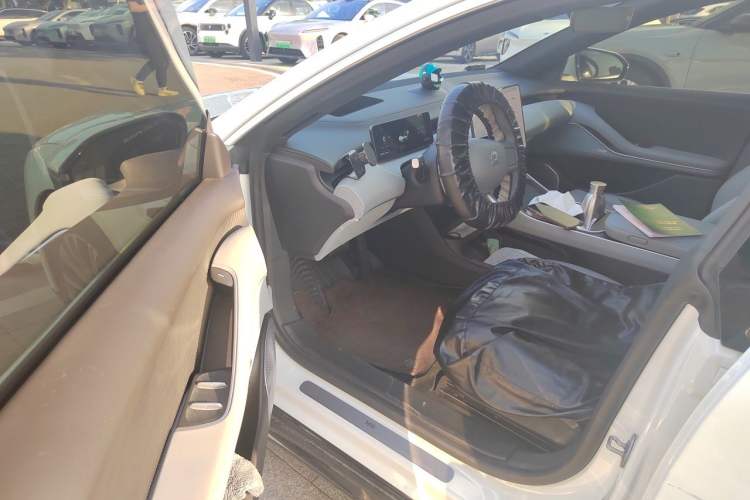 Used Nio ET5 2025 75 kWh Driver Seat
