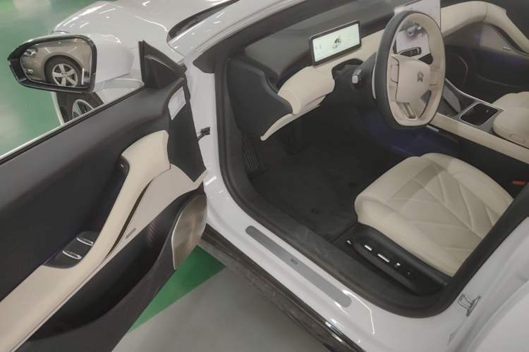Used Nio ET5 2025 75 kWh Driver Seat