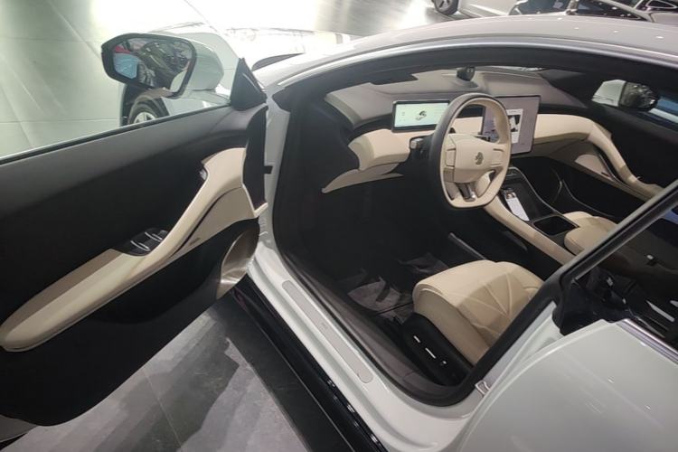 Used Nio ET5 2025 75 kWh Driver Seat