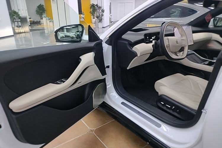 Used Nio ET5 2025 75 kWh Driver Seat