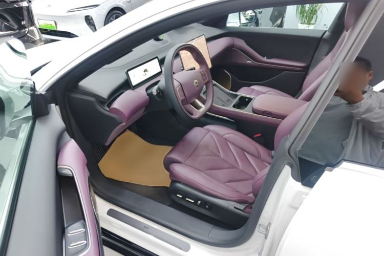 Used Nio ET5 2025 75 kWh Driver Seat