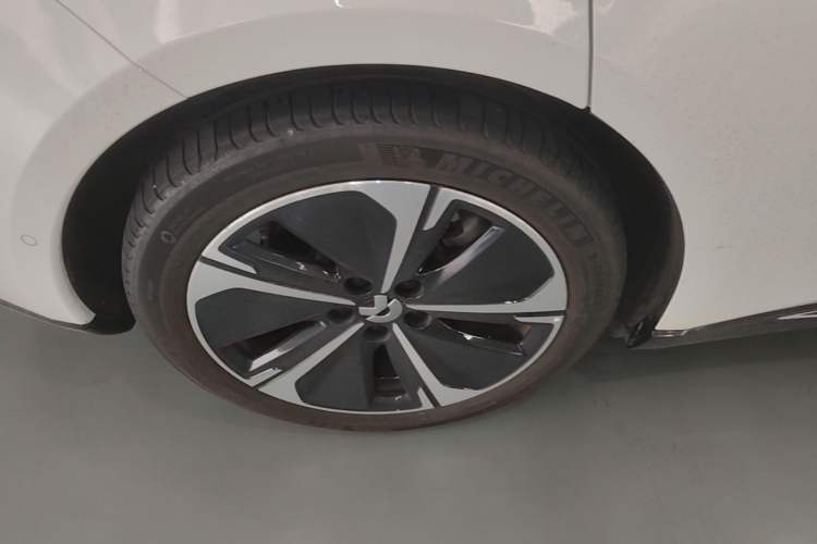 Used Nio ET5 2025 75 kWh Exterior 5