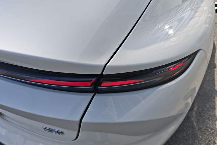 Used Nio ET5 2025 75 kWh Exterior 6