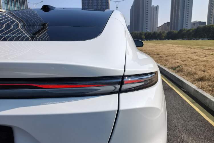 Used Nio ET5 2025 Model Champion Commemorative Edition, 75kWh Exterior 7