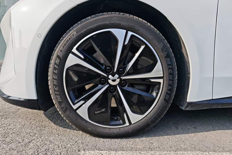 Used Nio ET5 2025 75 kWh Exterior 8