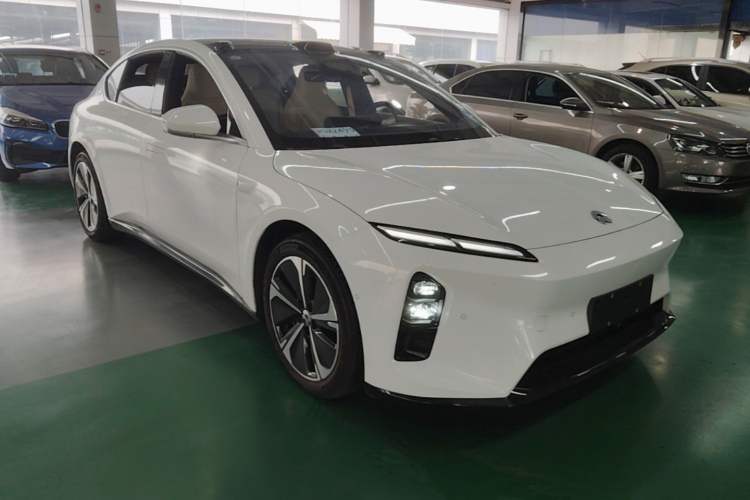Used Nio ET5 2025 75 kWh Front Right 45 Deg