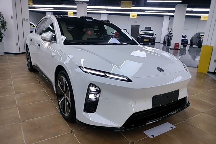 Used Nio ET5 2025 75 kWh Front Right 45 Deg