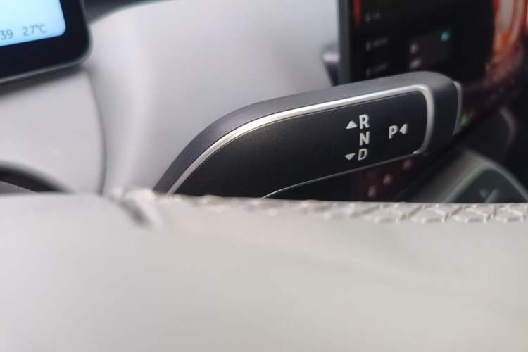 Used Nio ET5 2025 75 kWh Gear Lever