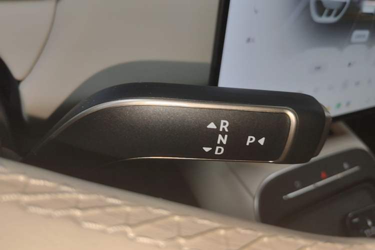 Used Nio ET5 2025 75 kWh Gear Lever