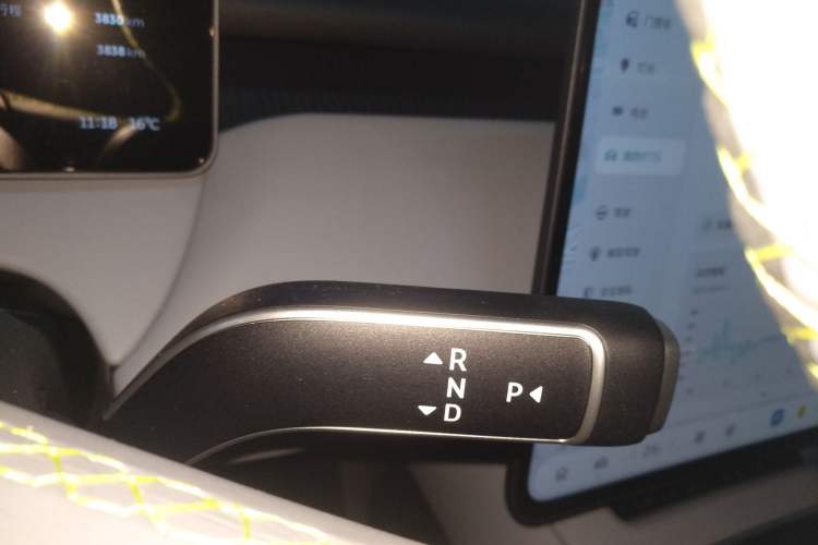 Used Nio ET5 2025 Model Champion Commemorative Edition, 75kWh Gear Lever