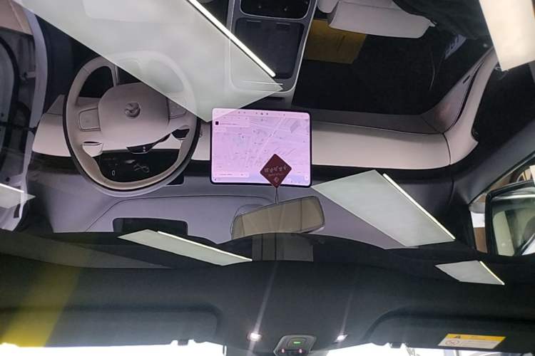 Used Nio ET5 2025 75 kWh Headliner