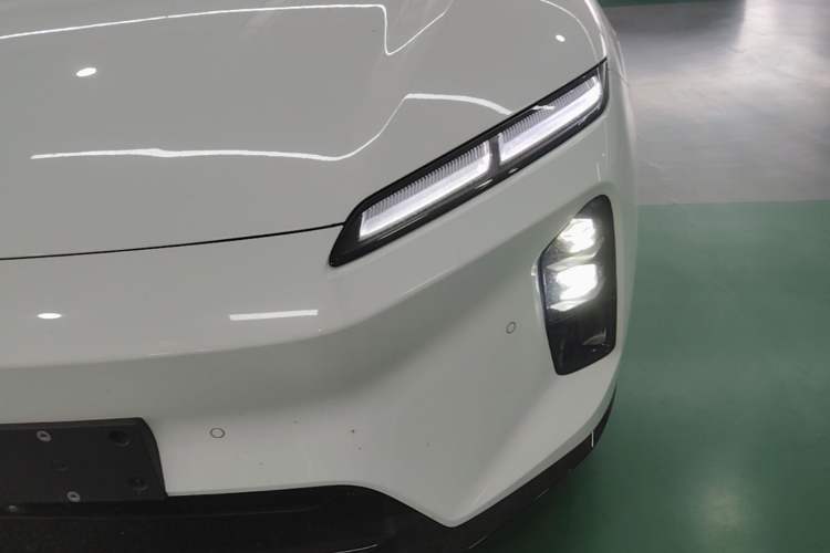 Used Nio ET5 2025 75 kWh Left Front Headlight