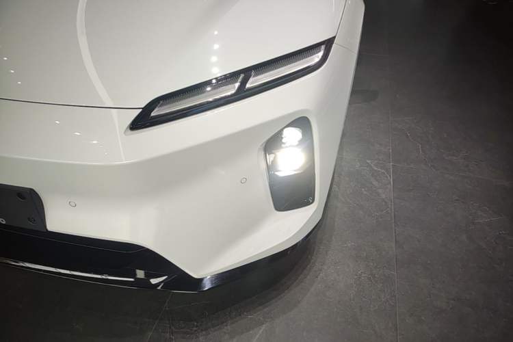 Used Nio ET5 2025 75 kWh Left Front Headlight