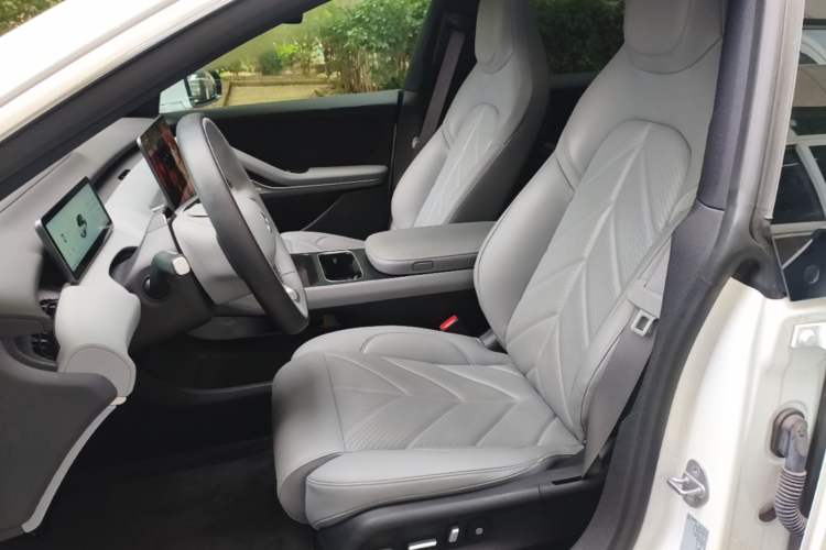 Used Nio ET5 2025 75 kWh Left Front Seat