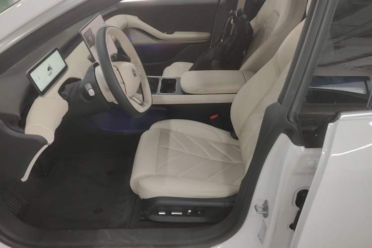Used Nio ET5 2025 75 kWh Left Front Seat