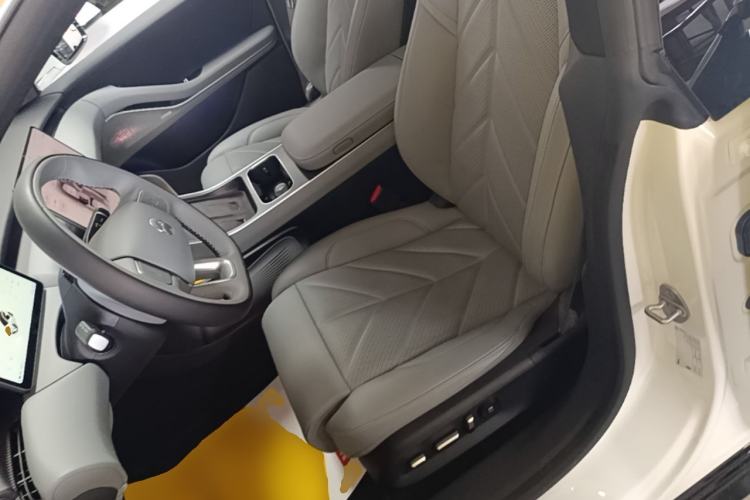 Used Nio ET5 2025 75 kWh Left Front Seat