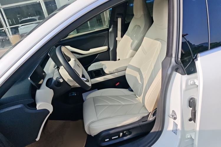 Used Nio ET5 2025 75 kWh Left Front Seat