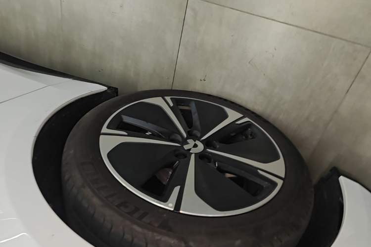 Used Nio ET5 2025 100 kWh Left Front Wheel Hub