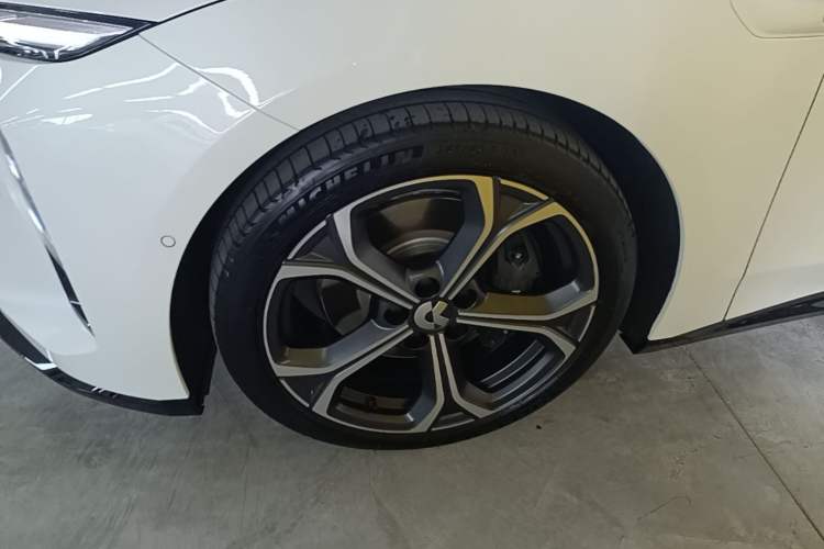Used Nio ET5 2025 75 kWh Left Front Wheel Hub