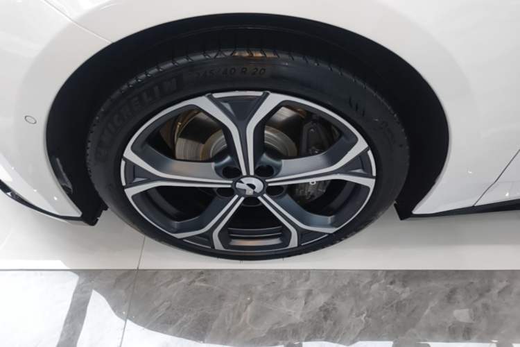 Used Nio ET5 2025 75 kWh Left Front Wheel Hub