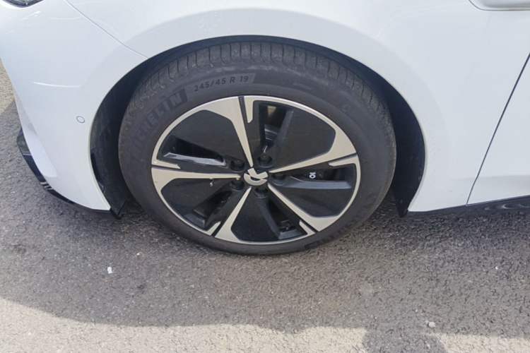 Used Nio ET5 2025 100 kWh Left Front Wheel Hub