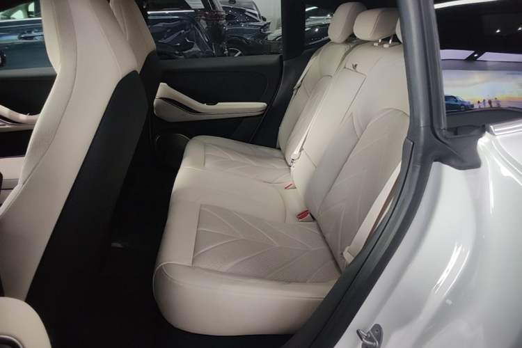 Used Nio ET5 2025 75 kWh Left Rear Seat