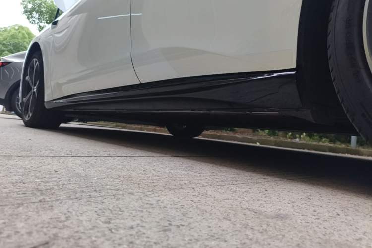 Used Nio ET5 2025 75 kWh Left Side Sill