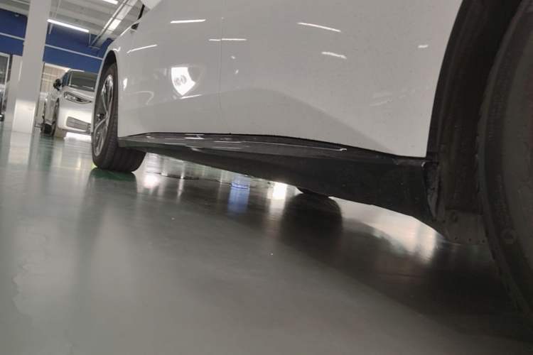 Used Nio ET5 2025 75 kWh Left Side Sill