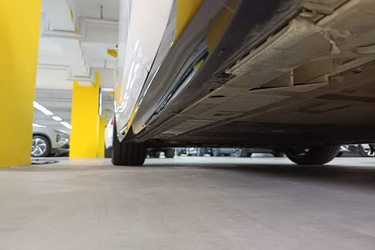 Used Nio ET5 2025 75 kWh Left Side Sill