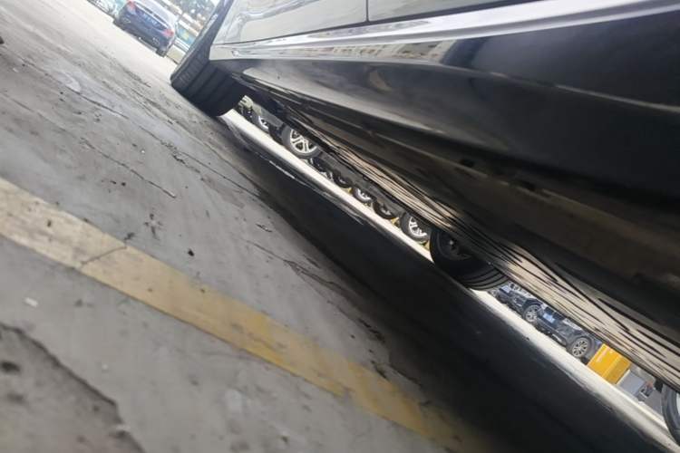 Used Nio ET5 2025 75 kWh Left Side Sill