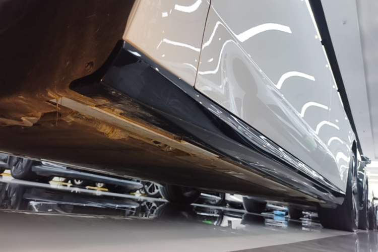 Used Nio ET5 2025 75 kWh Left Side Sill