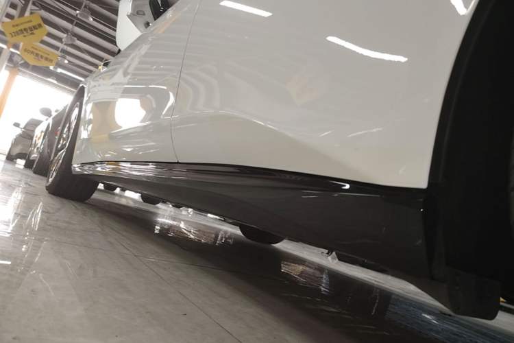 Used Nio ET5 2025 75 kWh Left Side Sill