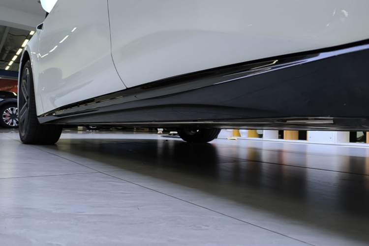 Used Nio ET5 2025 Model Champion Commemorative Edition, 75kWh Left Side Sill