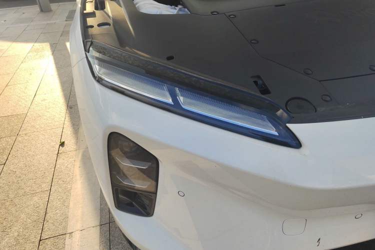 Used Nio ET5 2025 75 kWh Right Front Headlight