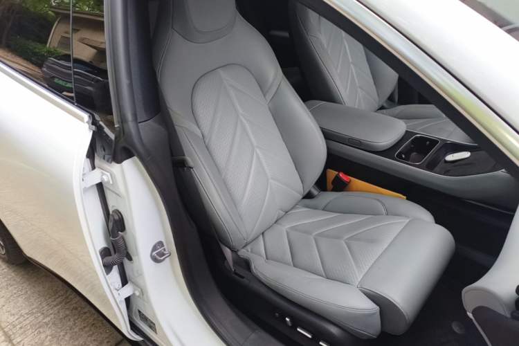 Used Nio ET5 2025 75 kWh Right Front Seat