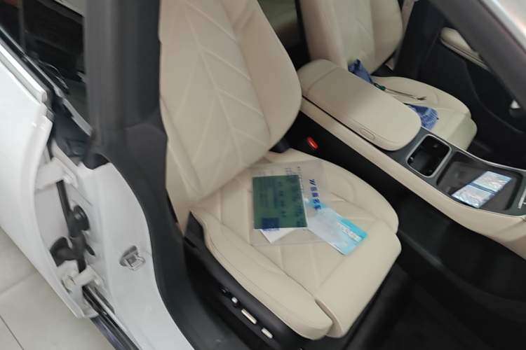 Used Nio ET5 2025 100 kWh Right Front Seat
