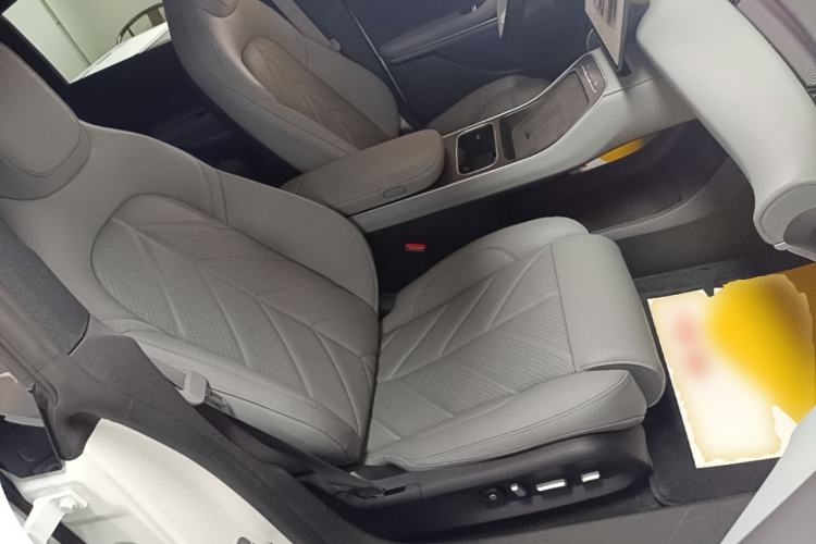 Used Nio ET5 2025 75 kWh Right Front Seat