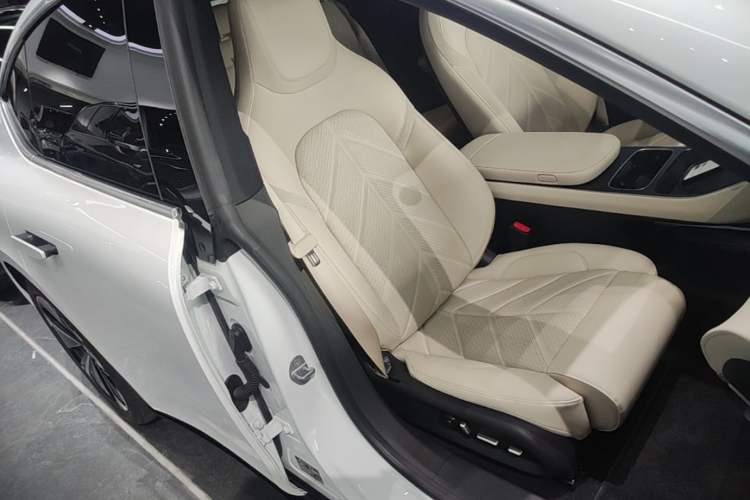 Used Nio ET5 2025 75 kWh Right Front Seat
