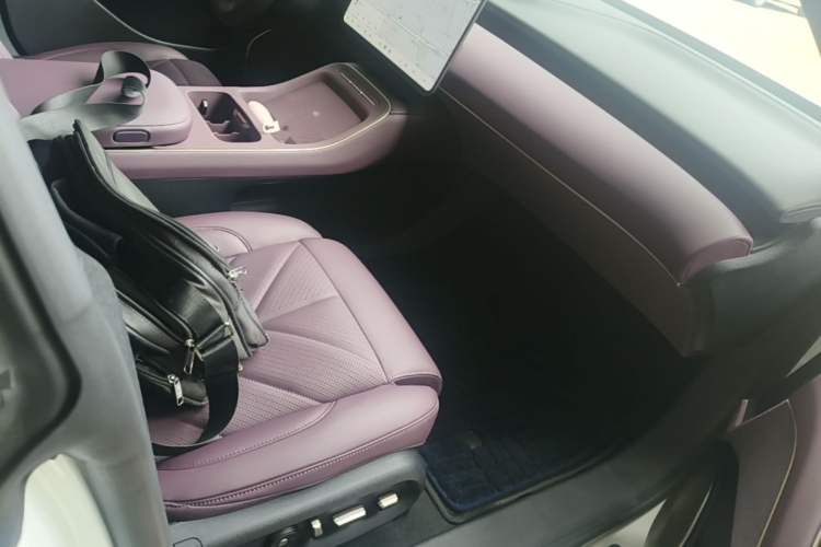 Used Nio ET5 2025 75 kWh Right Front Seat