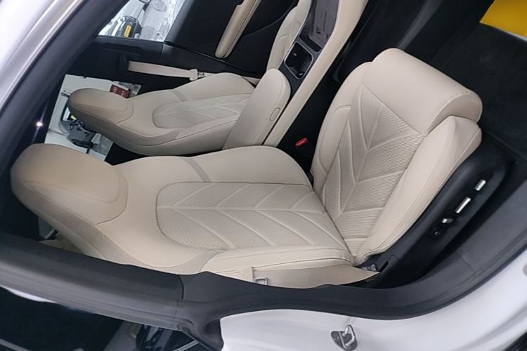 Used Nio ET5 2025 75 kWh Right Front Seat