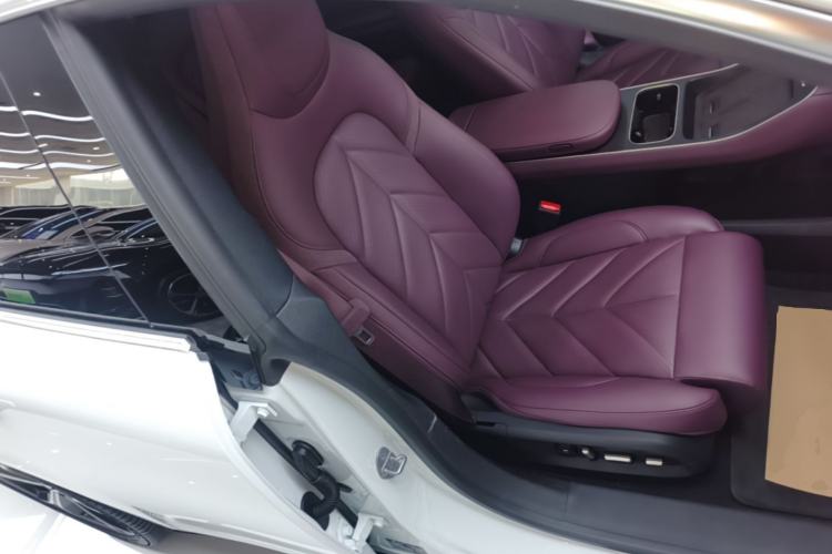Used Nio ET5 2025 75 kWh Right Front Seat